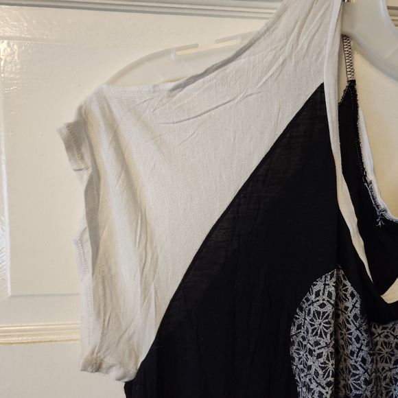 Long peek shoulder t-shirt - Picture 2 of 3